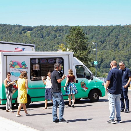 Eiswagen auf Firmengelaende